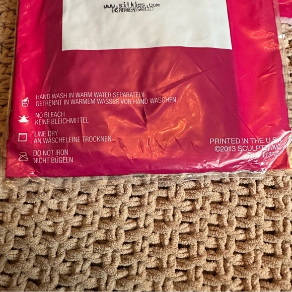 Silkies NEW Lot 3 Nude Natural Classic Ultra Knee - Hi’s Socks Size Regular USA - Picture 7 of 7